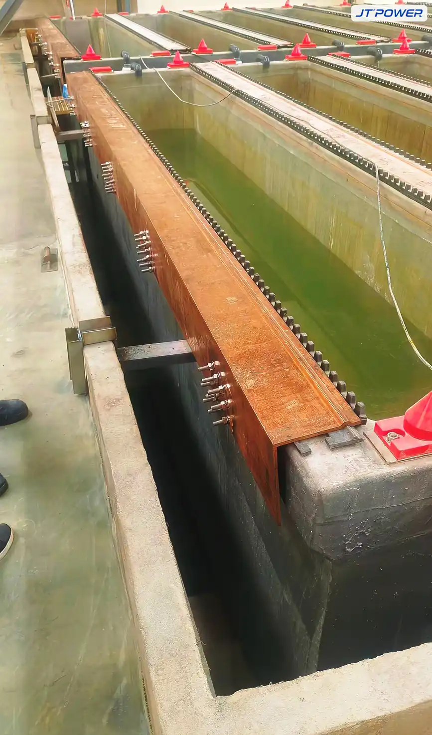 锌电解槽与母排(现场实拍)