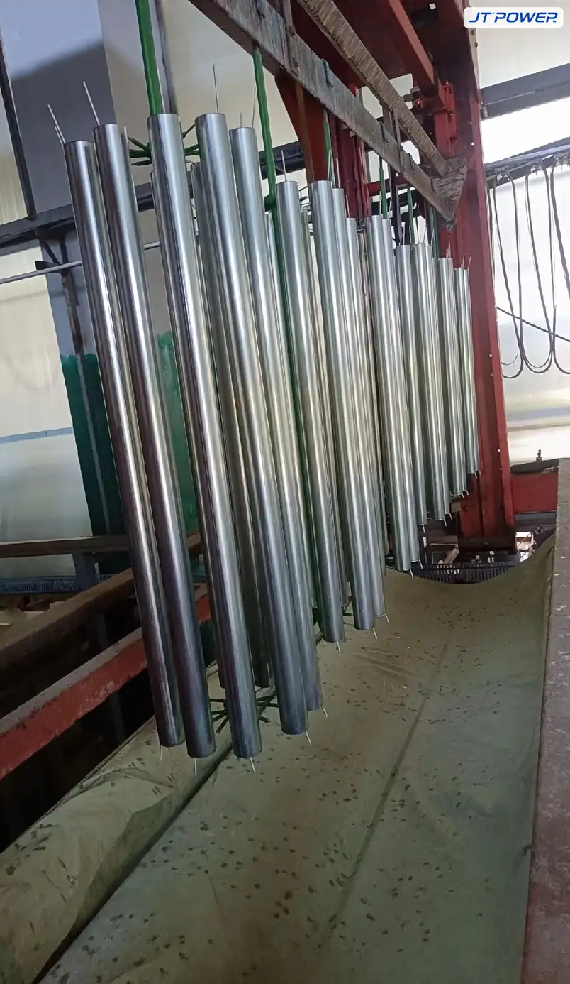 挂镀工件挂具准备入线镀锌（现场实拍）