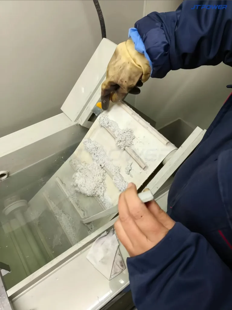 银电解精炼车间现场照片